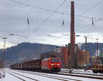   Die 152 081-6 (91 80 6152 081-6 D-DB) der DB Cargo Deutschland AG fährt am 28.01.2017 mit eine Coil-Güterzug (6-achsigen Drehgestellflachwagen der Gattung Sahimms 900 bzw.