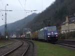 152 135 Albatros durchfhrt am 13.12.2008 mit ihrem Gterzug den Bahnhof Bacharach