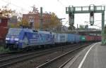 152 136 mit Containerzug wartet am 18.10.10 in Hamburg-Harburg
