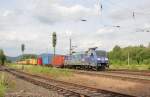 152 138-4 mit Containerzug in Fahrtrichtung Sden.