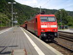 152 011-3 DB als Gz durchfährt den Bahnhof Cochem (Mosel).