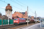 152 057-6 DB Cargo mit einem gemischtem Güterzug in Rathenow und fuhr weiter in Richtung Stendal.