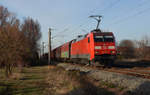 152 117 schleppte einen gemischten Güterzug am 05.12.18 durch Greppin Richtung Bitterfeld.