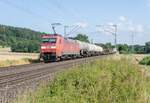 152 162-4 ist mit einen gemischten Güterzug am 21.07.2021 bei Kerzell unterwegs.