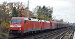 DB Cargo AG [D] mit der Doppeltraktion  152 122-8  [NVR-Nummer: 91 80 6152 122-8 D-DB] +  152 103-8  [NVR-Nummer: 91 80 6152 103-8 D-DB] mit dem Erzzug aus Hamburg nach Ziltendorf EKO am 02.11.21