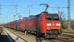 DB Cargo AG [D] mit der Doppeltraktion  152 092-3  [NVR-Nummer: 91 80 6152 092-3 D-DB] +  152 167-3  [NVR-Nummer: 91 80 6152 167-3 D-DB] und dem Erzzug aus Hamburg Richtung Ziltendorf/Eko am 06.01.22 Bf. Golm.