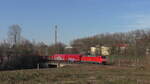 DB Cargo 152 035-2 fährt von Wanne-Eickel kommend auf die Nokiabahn in Richtung Bochum.