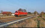 Nach knapp 5 Minuten Wartezeit am roten Signal war der Weg für 152 009-7 (Siemens ES64F) frei. Als Tfzf Richtung Sangerhausen passiert sie hiermit den Bahnsteig 1 des Hp Zscherben.

🧰 DB Cargo
🕓 25.3.2022 | 17:24 Uhr
