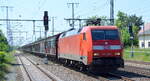 DB Cargo AG [D]  152 168-1  [NVR-Nummer: 91 80 6152 168-1 D-DB] und gemischtem Güterzug am 18.05.22 Durchfahrt Bf. Golm.
