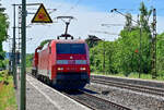 Als Lokzug kommen die 152 140 mit der 294 632 durch Himmelstadt gen Karlstadt gefahren am Dienstag den 28.6.2022