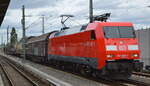 DB Cargo AG [D] mit der wie neu ausschauenden  152 088-1  [NVR-Nummer: 91 80 6152 088-1 D-DB] und einigen Güterwagen am 14.09.22 Berlin Karow.