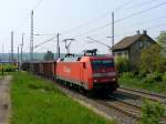 152 035-2 zieht am 1.5.2009 einen gemischten Güterzug durch Erdeborn.