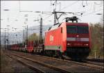 152 038 (9180 6152 038-6 D-DB) hat einen Stahlbrammenzug am Haken und ist aus dem Ruhrgebiet auf dem Weg ins Siegerland.