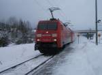 152 014 und 044 von Railion durchfuhren am 19.12.10, mit einem gemischten Güterzug, Stockheim(Oberfr) Richtung Kronach.