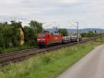 Die 152 012 am 21.06.2011 mit einem Güterzug unterwegs bei Pölling.