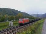 152 145-9 zieht einen kurzen Stahlzug am 11.10.2011 durch Pommern (Mosel