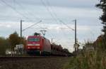 152 030-3 fuhr am 26.10.2012 mit einem leeren Autozug von Emden nach Osnabrück, hier südlich von Leer.