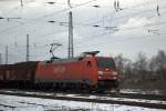Am 08.02.2013 war 152 116 damit beschäftigt, einen Güterzug durch Bochum-Riemke zu befördern.