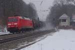 152 020 mit Kesselwagenzug am 15.02.2013 in Aßling.