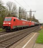 Am Sonntagnachmittag den 21.4.2013 kommen die 152 091-5 und 152 094-9 mit einem Tankwagenganzzug durch den Bahnhof Jüchen gen Köln gefahren.