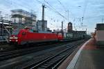 Ebenfalls am 04.01.2014, die Nürnberger 152 165-7 mit einem Containerzug, als sie über Gleis 1 in Basel Bad Bf dem Endbahnhof Muttenz entgegen fährt.