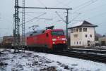 152 110 verlässt am 31.Januar 2014 mit einem gemischten Güterzug den Bahnhof Kronach Richtung Lichtenfels.