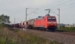 152 150 rollte am 05.10.14 mit einem gemischten Güterzug durch Zschortau Richtung Leipzig.