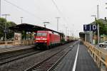 DBSR 152 009-7 am Morgen des 18.04.2014 mit einem Containerzug bei der Durchfahrt in Müllheim (Baden) auf ihrem Weg in Richtung Süden.