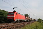 Am 12.05.2015 fuhr die Nürnberger 152 145-9 mit einem Kesselzug bei Hügelheim gen Norden, als sie aus Richtung Basel kam.