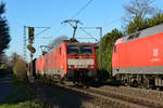189 089-6 Doppeltraktion begegnet der 152 016-2, ebenfalls vor Güterzug, in Bonn-Beuel - 29.11.2016