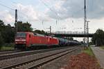 Mit einem schweren Kesselzug fuhr am 18.08.2015 die 152 151-7 zusammen mit 152 093-1 durch Müllheim (Baden) in Richtung Freiburg (Breisgau).