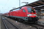 182 012-5 mit RE4304(Rostock-Hamburg)kurz vor der Ausfahrt im Rostocker Hbf.10.03.2017 