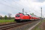 Die 182 007 mit dem RE 4358 von Oranienburg nach Rostock Hbf am 28.04.2017 in Nassenheide.