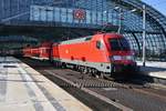 182 003 schiebt am 18.3.2018 den RE1 (RE3176) von Frankfurt(Oder) nach Brandenburg Hauptbahnhof in den Berliner Hauptbahnhof.