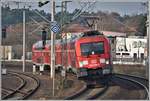 RE nach Frankfurt an der Oder mit 182 025-7 fährt in Erkner ein. (17.11.2019)