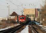 Am 6.3.2005 erreicht DB-Taurus 182 001 - noch standesgem im hochwertigen Gterverkehr eingesetzt - mit einem KLV-Zug von Verona QE nach Bremen-Grolland den Bahnhof Bremen-Neustadt.  