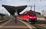 182 010-9 (Siemens ES64U2) hält im Bahnhof Magdeburg-Neustadt auf Gleis 4.
