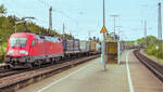 182 016 fuhr am 26.5.04 mit einem Güterzug Richtung Nürnberg durch Otting-Weilheim.