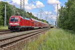 Schublok 182 018 der DB als RB 32 in Richtung Flughafen BER am 23. Mai 2024 bei Diedersdorf.