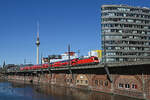 Am 08.04.26 führte 182 001 ihren RE1 nach Cottbus vorbei an der Jannowitzbrücke Richtung Berlin Ostbahnhof.