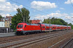 Mit einem RE nach Nauen erreicht 182 007 am 02.07.26 den Haltepunkt Falkensee.