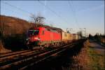 182 014 bringt in den Abendstunden des 09.02.2008 den TEC 43932  WENZEL-EXPRESS  von Karlsdorf nach Neuss Gbf.