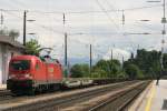 182 022-4 mit leeren Containerwagen bei der Durchfahrt Brixlegg am 23.5.08