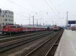 Langsam kommt der Taurus nher und wird 110 223-5 ber holen!  182 021-6 und 110 223-5 in Regensburg Hbf, 14.03.2009 (Bahnbilder-Treffen Regensburg)