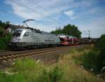 182 004 mit 51607 in Fahrtrichtung Sden durch Eschwege West. Aufgenommen am 01.08.2009