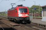 182 016-6 fuhr am 15.08.2009 als Lz durch den Elzer Bahnhof auf Gleis 2 in Richtung Sden.