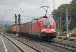 182 006 mit einem Containerzug am 5.9.2009 durch Kreiensen