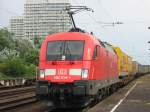 182-014 am 14.8.2005 mit einem Gterzug in Ludwigshafen Oggersheim, diese Loks sind in Ludwigshafen oder Oggersheim wie ein 6er im Lotto am diesem Tag hatte ich sehr viel Glck dabei habe aber leider 3x189 der Firma Dispolok mit einem Gterzug verpasst.