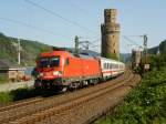 182-002 durchfhrt am 16.7.10 mit dem IC 2022 Oberwesel.