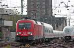 182 008-3 mit dem IC2022 Frankfurt - Hamburg Altona bei der Einfahrt in den Klner Hbf, 5.8.10